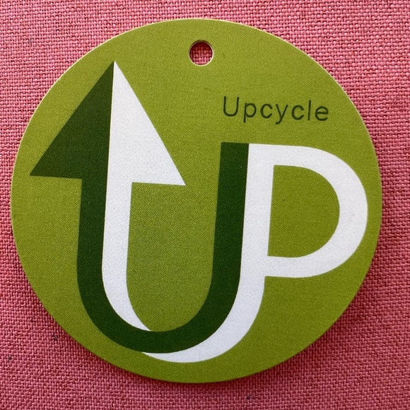 Hand dyed by us!  Size large crop. - Picture 4 of 4